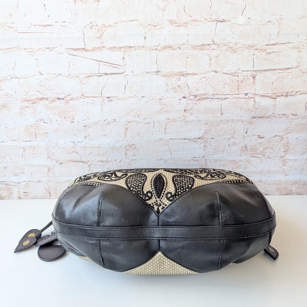 Isabella Fiore Black and Cream Shoulder Bag - Picture 10 of 14